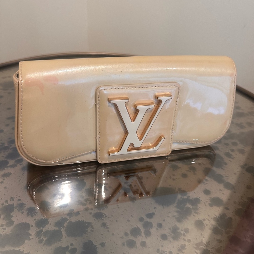 Louis Vuitton patent leather clutch. LV LOGO Preloved